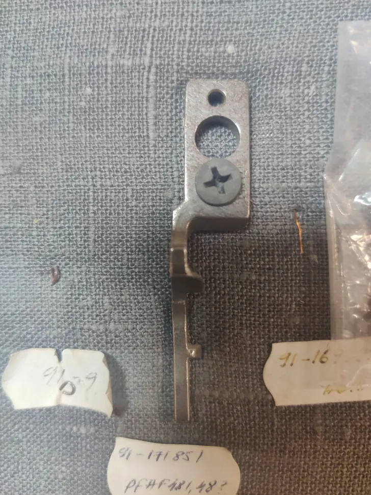 Палец каретки челнока 91-171851-05, Тайвань